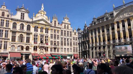 Tour de France: la Grand-Place remplie avant le passage des coureurs