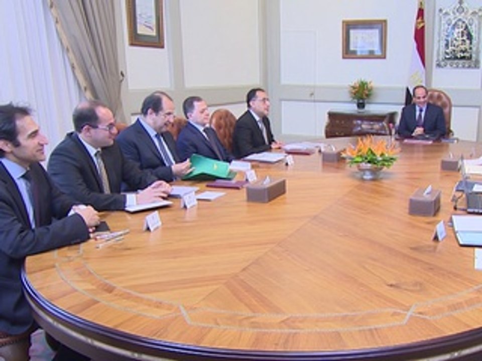 السيسى يجتمع بمدبولى ووزراء التموين والداخلية والاتصالات
