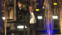 Ovation pour Eddy Merckx sur la Grand-Place de Bruxelles