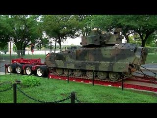 SHBA feston pavarësinë/ Tanke në rrugët e -Top Channel Albania - News - Lajme