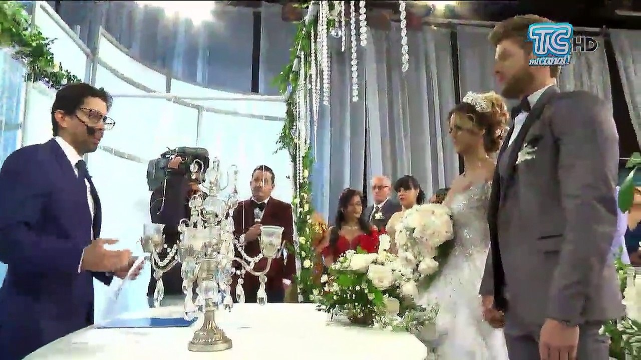 Julian Campos y Campanita a pocos días de cumplir un año de casados