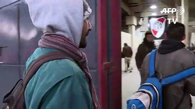 Estadio Monumental resguarda a indigentes por el frío en Buenos Aires