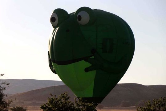 On binlerce kişi görsel şöleni izlemek için Kapadokya'ya akın etti