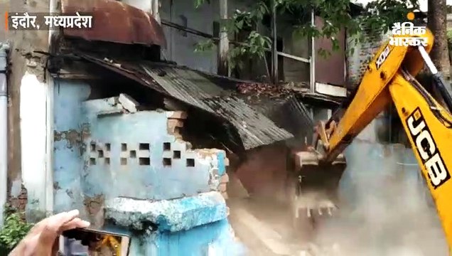 जिस मकान को लेकर आकाश विजयवर्गीय ने की थी अफसरों की पिटाई, उसे नगर निगम टीम ने गिराया