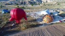 Figürlü balonlar peribacaları arasında uçtu - NEVŞEHİR