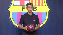 De Jong llega a Barcelona y ya posa como nuevo jugador blaugrana