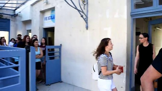 Les élèves du Lycée Saint-Louis de Bar-le-Duc découvrent les résultats du Baccalauréat