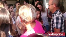 Ardèche : scène de joie devant un lycée pour les résultats du bac