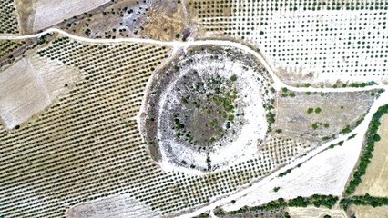 Elazığ'daki devasa çukur gizemini koruyor!