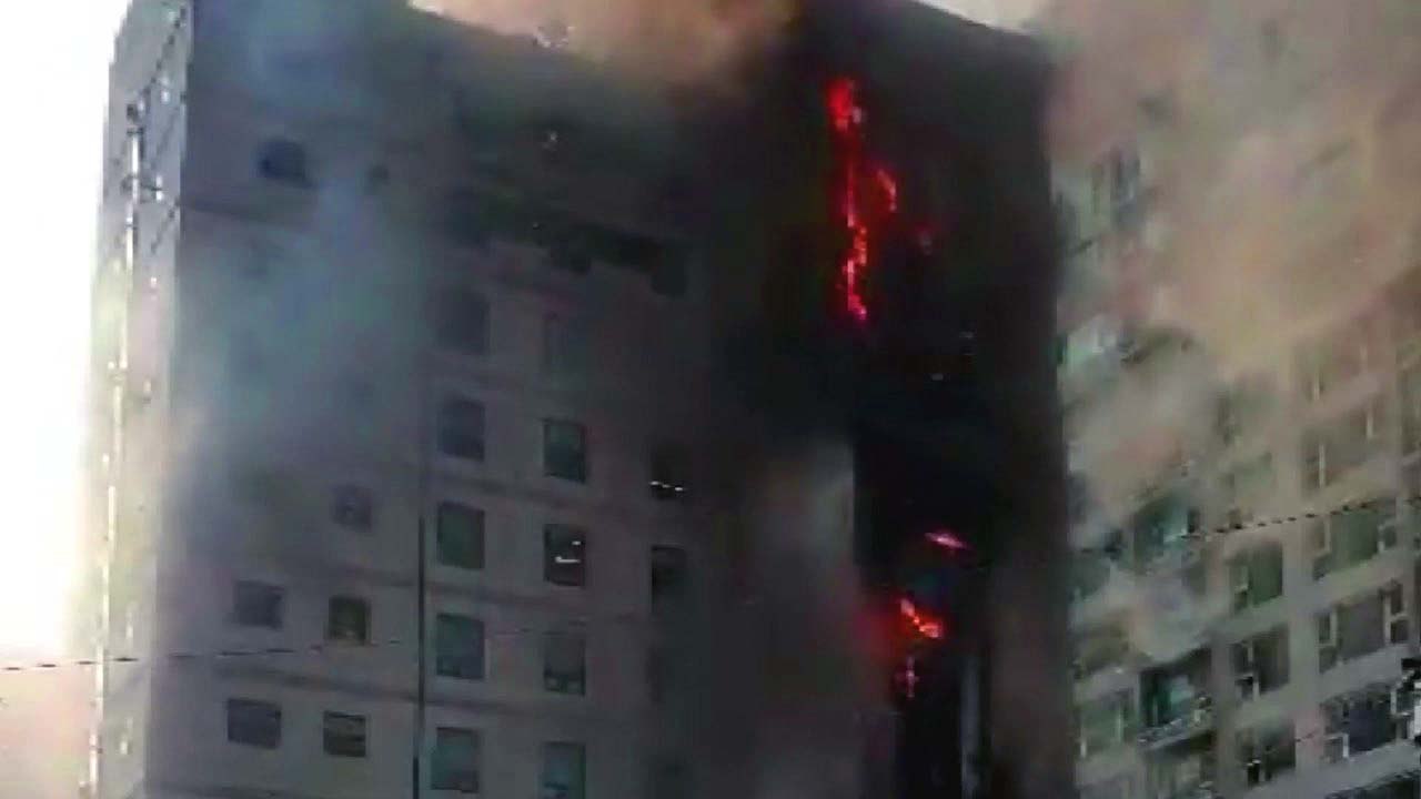 [속보] 서울 목동 상가에서 큰불...소방 진화 중 / YTN