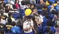 Quand un fan de baseball utilise son fils pour... taper sur des supporters adverses !
