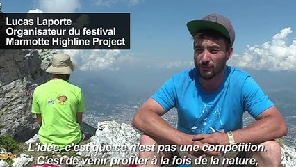 Des mordus de highline perchés au-dessus du vide dans le Vercors