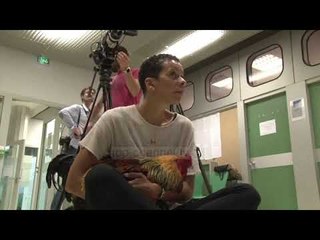 Francë, gjeli paditet në gjykatë: Këndonte herët në mëngjes