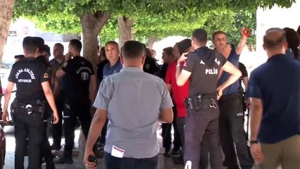 Adana Adliyesi'nde bıçaklı kavga: 1'i ağır 4 yaralı