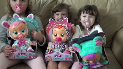 Sophia Isabella e Alice Brincando de Baby Cry - bebês