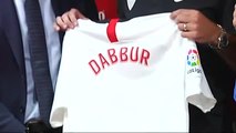 El Sevilla presenta a sus nuevos delanteros: Dabbur y de Jong