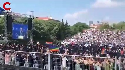 Boğaziçi'nde rektöre protesto anları: Yüzlerce öğrenci arkasını döndü