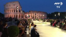 Fendi homenageia Lagerfeld com desfile no coração de Roma