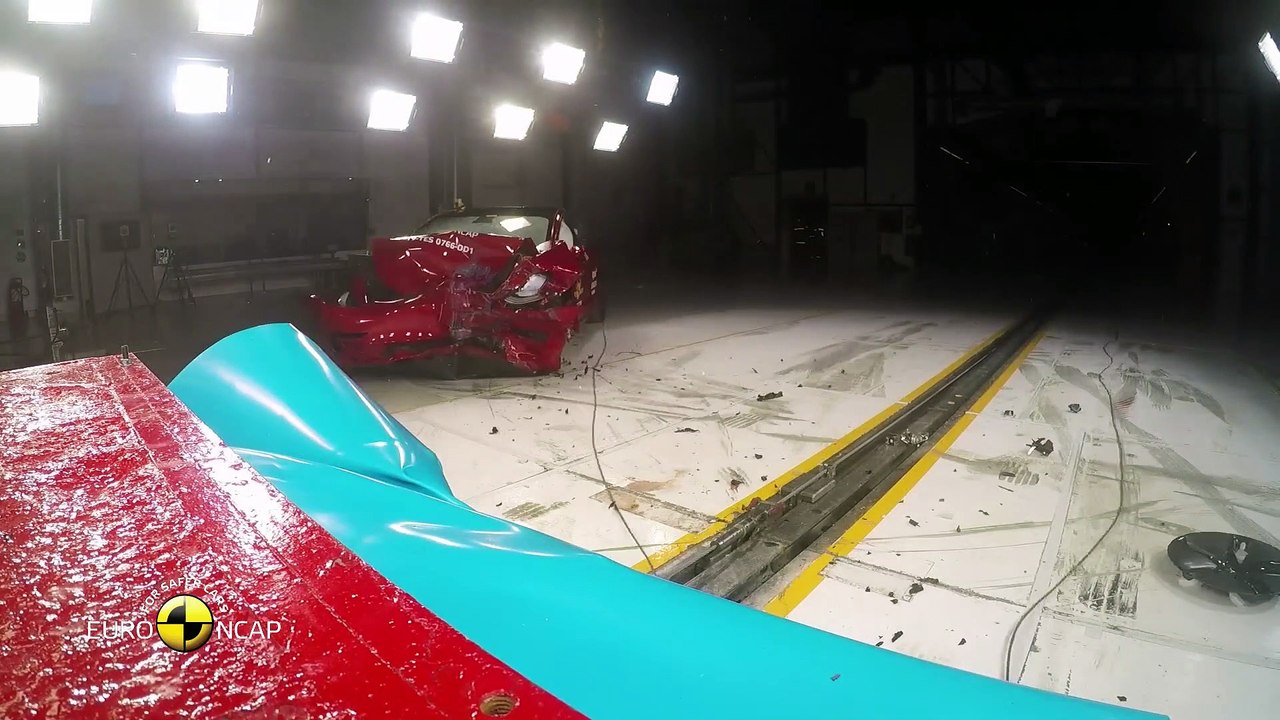 Crash test et sécurité de la voiture TESLA !