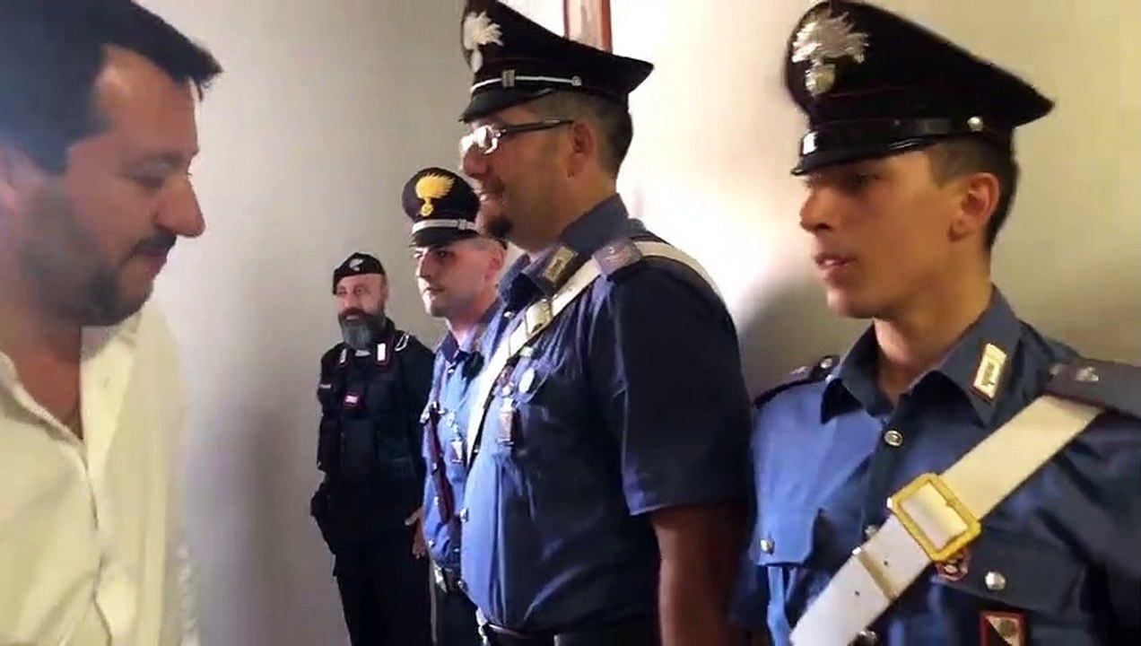 Salvini- Le nostre donne e i nostri uomini in divisa (04.07.19)