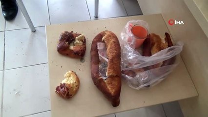 Paraları ekmek ve poğaçaların içerisine saklamışlar