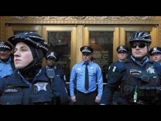 ¿Cómo confiar en las "autoridades"?; Policía de Chicago investiga a oficiales por mentir en corte