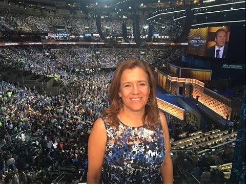 Margarita Zavala asiste a la Convención Demócrata para apoyar a Hillary Clinton
