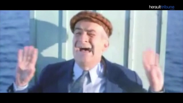 INSOLITE - Une péniche tente un remake du petit baigneur avec Louis de Funès à Agde
