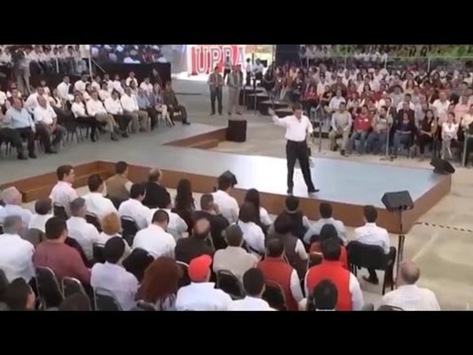 Estudiante pone nervioso a Peña Nieto haciéndole pregunta en inglés