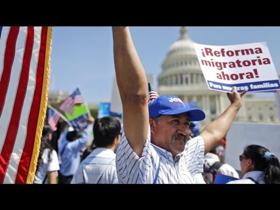 ¿Sabe realmente qué incluye la reforma migratoria de Hillary Clinton?