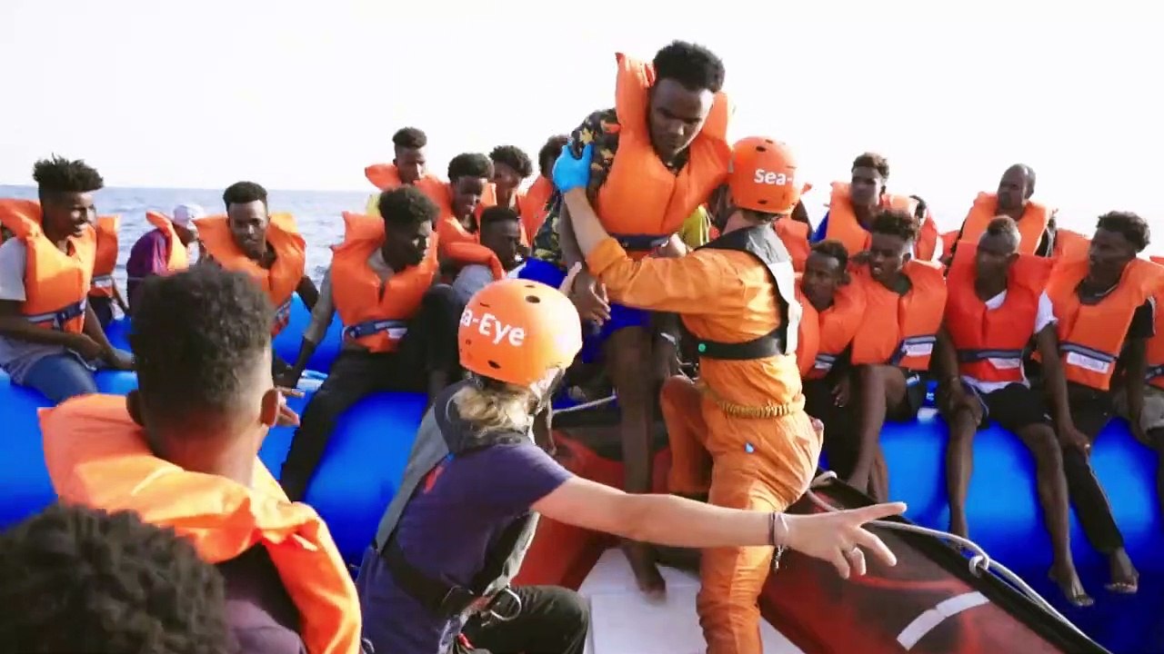 Rettungsschiff 'Alan Kurdi' nimmt 65 Bootsflüchtlinge an Bord