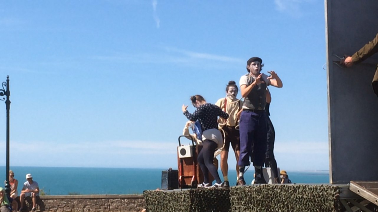 Collectif 2222 aux Sorties de bain