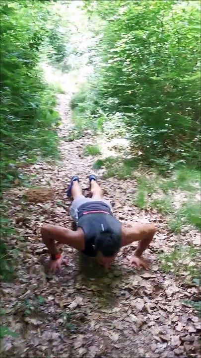 Spartan Race : Thomas Ramos à l'entraînement (burpees)