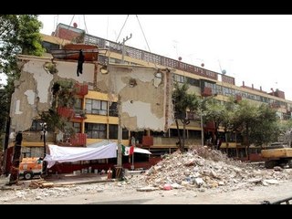 Télécharger la video: PEÑA NIETO LE SIGUE FALLANDO A DAMNIFICADOS DEL TERREMOTO DEL 19 DE SEPTIEMBRE... NO OLVIDEMOS...