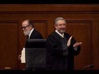 MINISTROS DICEN QUE ES LA CONSTITUCIÓN LA QUE PROHÍBE QUE SE BAJEN EL SALARIO