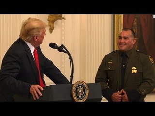 TRUMP SORPRENDIDO POR HISPANO QUE HABLA BIEN INGLÉS ¡EL COLMO!