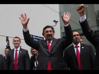 MINEROS RESPALDAN A NAPITO EN SU LLEGADA AL SENADO