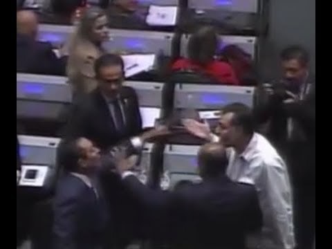 NOROÑA CASI MADREA A PRIISTA QUE DEFENDIÓ A ROSARIO ROBLES. LO FUE A BUSCAR HASTA CURUL