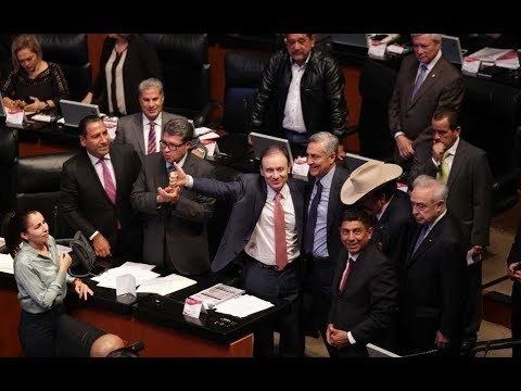 LE DICE ADIÓS AL SENADO PARA DEDICARSE DE LLENO A GOBIERNO DE AMLO ¡LO DESPIDEN CON FLORES!