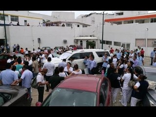 ¡VAYA SUSTO PARA ESPOSA DE GOBERNADOR DE TABASCO! GRNTE MOLESTA LA RETIENE POR 5 HORAS EN PROTESTA