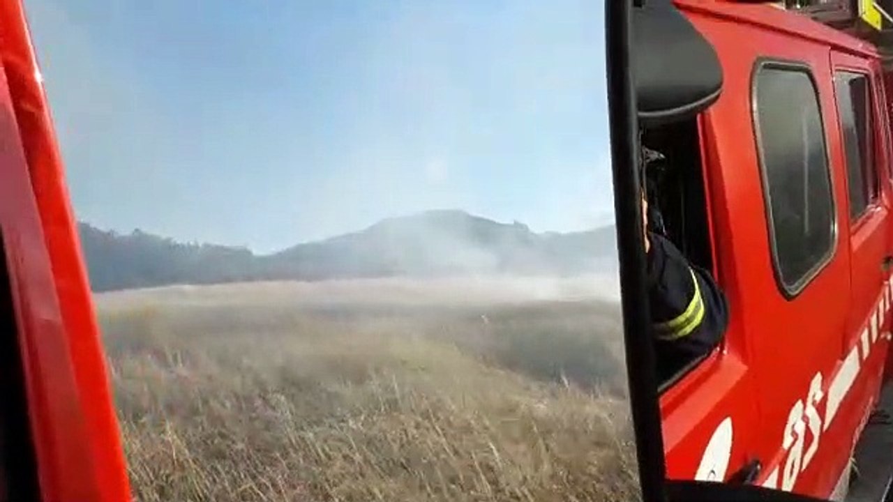 Incendio en el camino El Matadero (La Laguna). Los Dragos