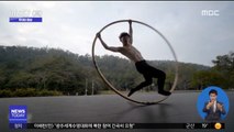 [투데이 영상] 거대 훌라후프 '시르휠' 공연