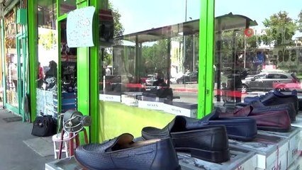 Burası da 'Ayakkabı Hastanesi'...Tamirat yaptığı iş yerine 'Ayakkabı Hastanesi' ismini verdi
