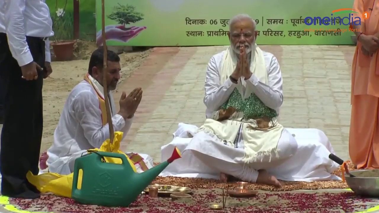 PM Modi launches plantation drive, unveils Lal Bahadur Shastri bust in Varanasi | Oneindia News