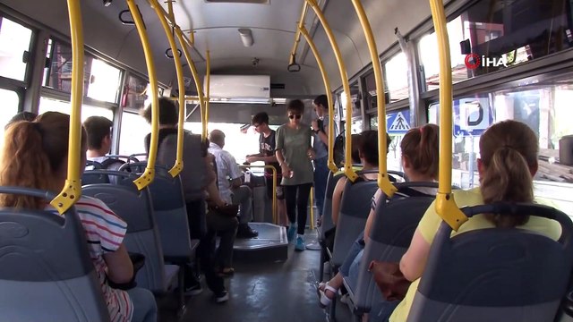 Şehir içi ulaşımında ev konforu...Araç kliması arıza yapan şoför ev klimasını midibüste çalıştırdı