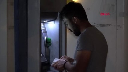 KARABÜK ATM'de unutulan parayı polise teslim etti