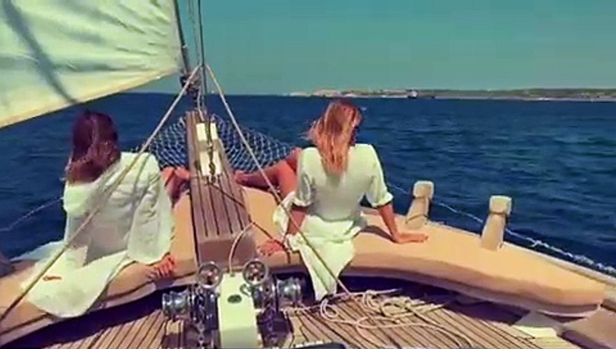 Ata Demirer'den Turk filmi tadında doğum gunu kutlaması