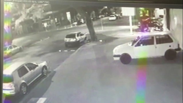 Câmera flagra grave acidente na Rua Paraná, esquina com a Rua Manoel Ribas