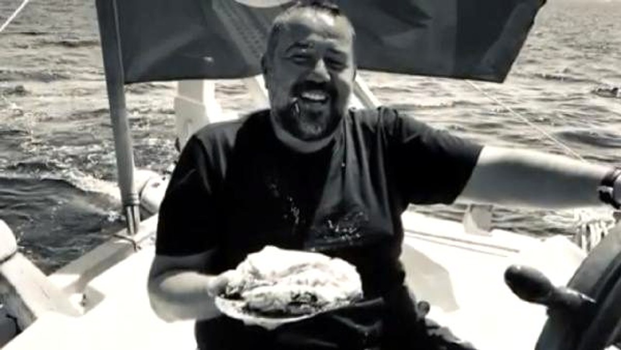 Ata Demirer'den güldüren doğum günü klibi