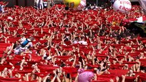 San Fermin Festivali: Boğa koşusuna karşı soyundular